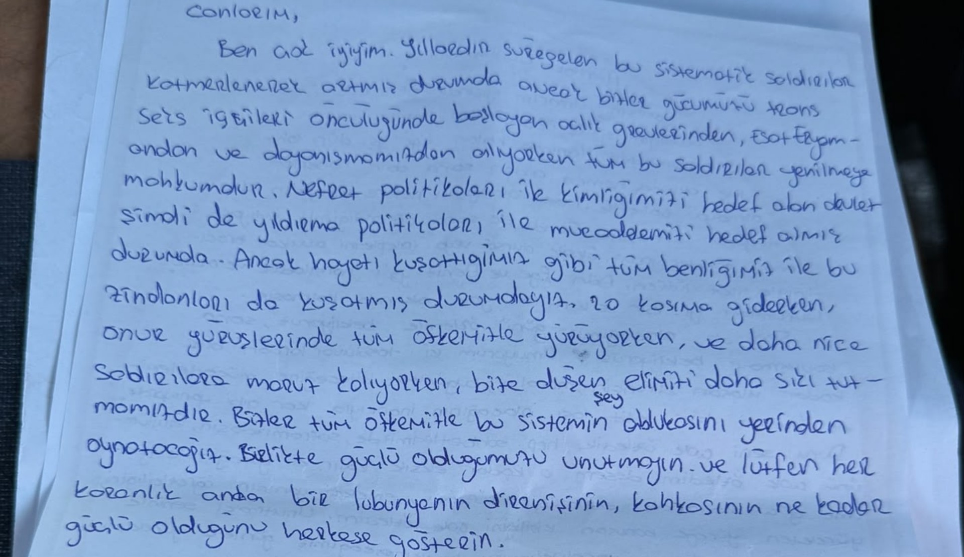 Duru’dan mesaj var: “İlk duruşmada tahliye olmayı diliyorum; fiziken yanımda olamasanız bile beraber olduğumuzu biliyorum” | Kaos GL - LGBTİ+ Haber Portalı