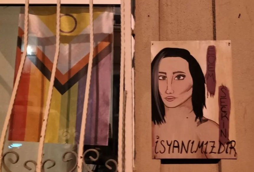 Ecem’in portresi Alsancak’ta Kaos GL - LGBTİ+ Haber Portalı