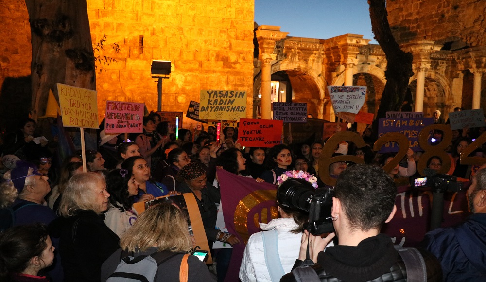 Ekrem Berk Bilginer'in objektifinden Antalya Feminist Gece Yürüyüşü Kaos GL - LGBTİ+ Haber Portalı