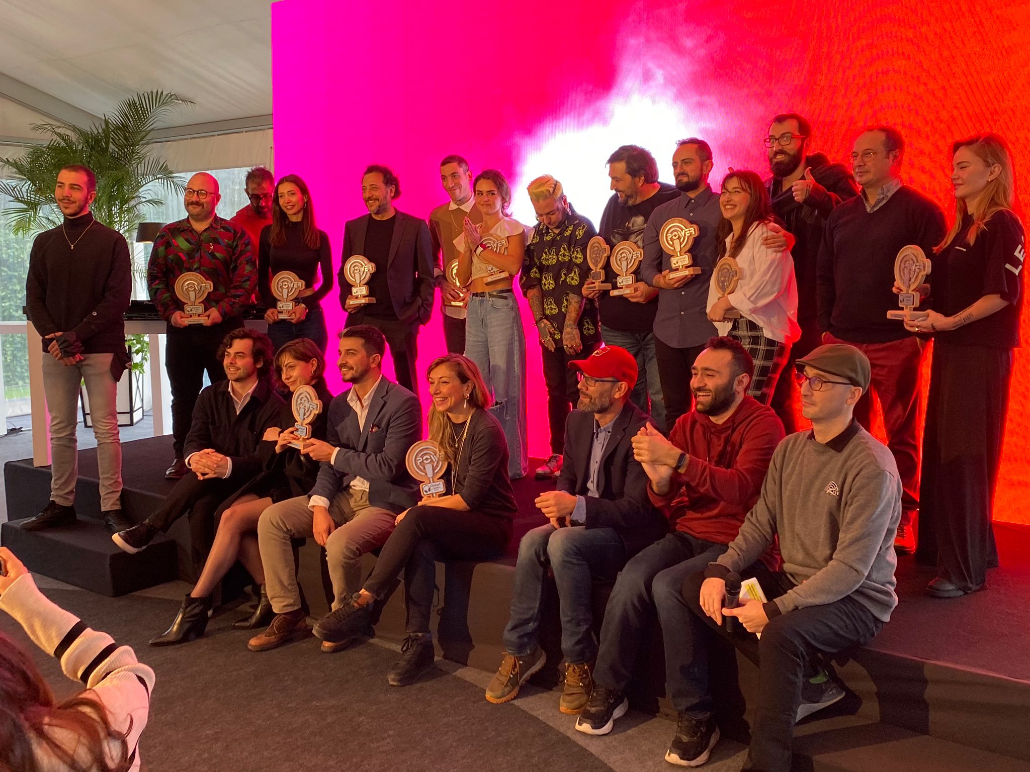 “En Güçlü Müzik Podcast Ödülü”, “kötü kadınlara” ve ezber bozan kuirlere | Kaos GL - LGBTİ+ Haber Portalı Haber