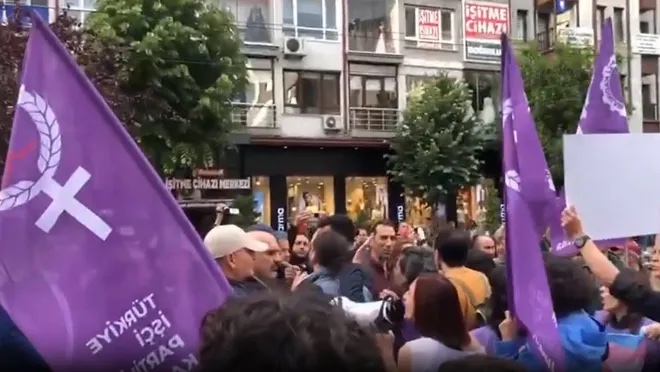 Eskişehir’de polis, trans bayrağı açan TİP’li kadınlara saldırdı Kaos GL - LGBTİ+ Haber Portalı