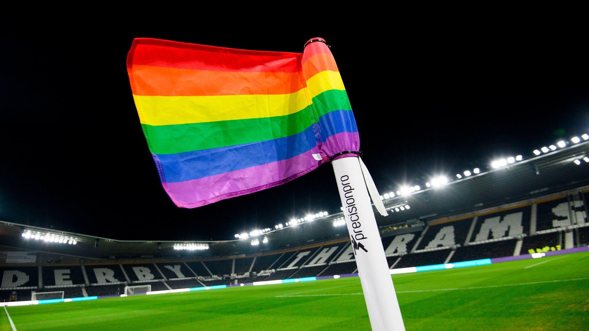 “FIFA, Katar hükümetini LGBT’leri ayrımcılıktan koruyan reforma zorlamalı” | Kaos GL - LGBTİ+ Haber Portalı Haber
