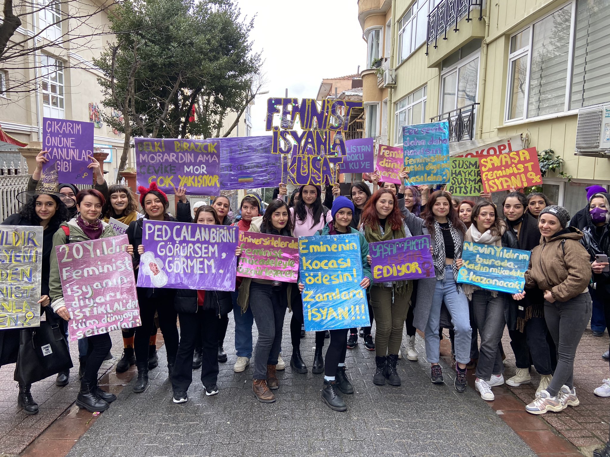 Gece Yürüyüşü’ne katılmak isteyen feministlere Kadıköy’de polis saldırdı Kaos GL - LGBTİ+ Haber Portalı