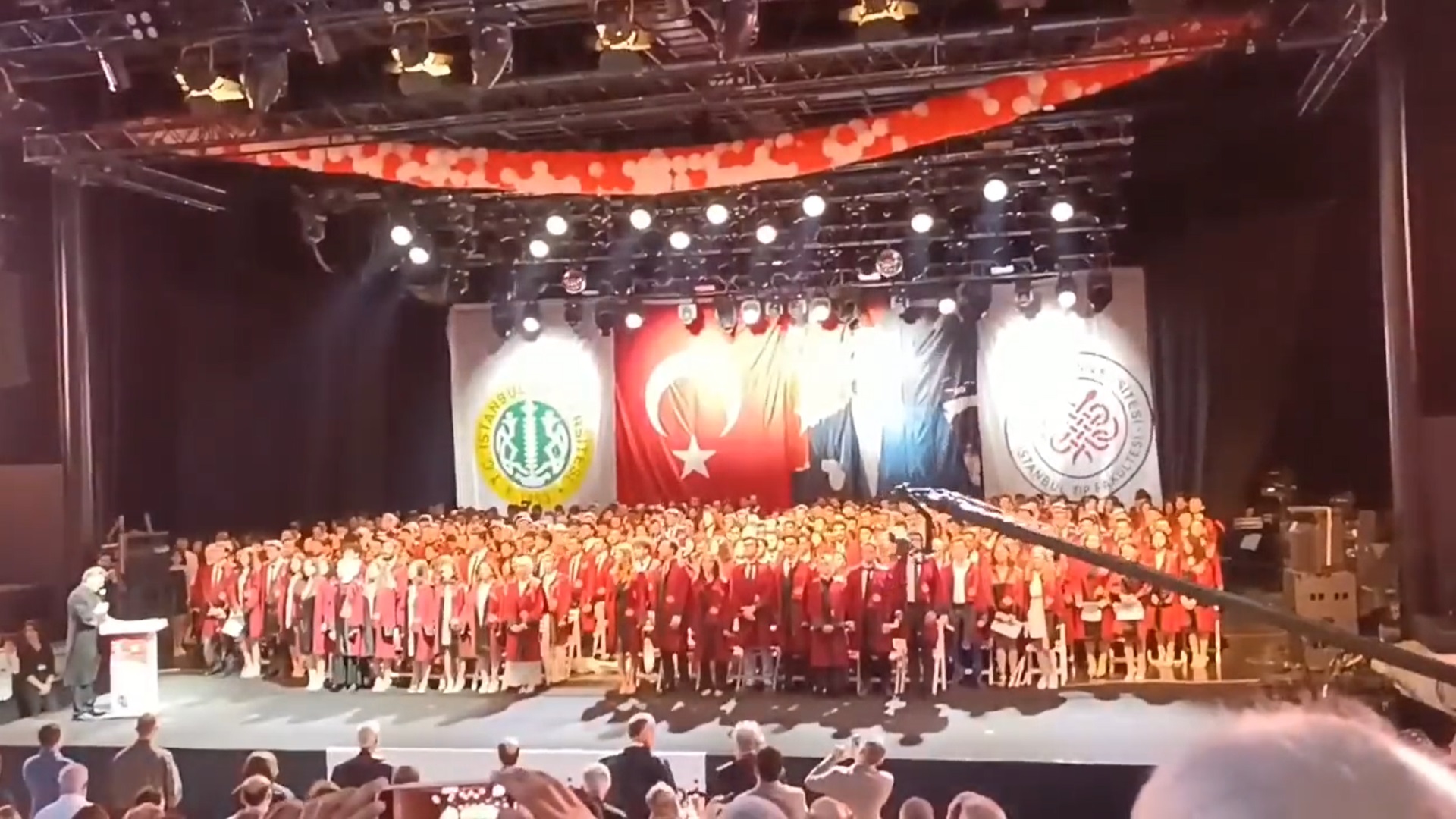 Hekim adayları dekanın “cinsel yönelim” sansürünü tanımadı  Kaos GL - LGBTİ+ Haber Portalı