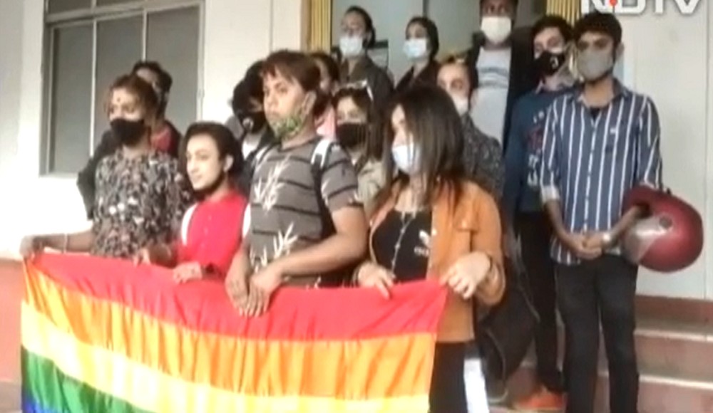 Hindistan’da kolluk, kapsayıcı yasaların gerisinde! | Kaos GL - LGBTİ+ Haber Portalı Haber