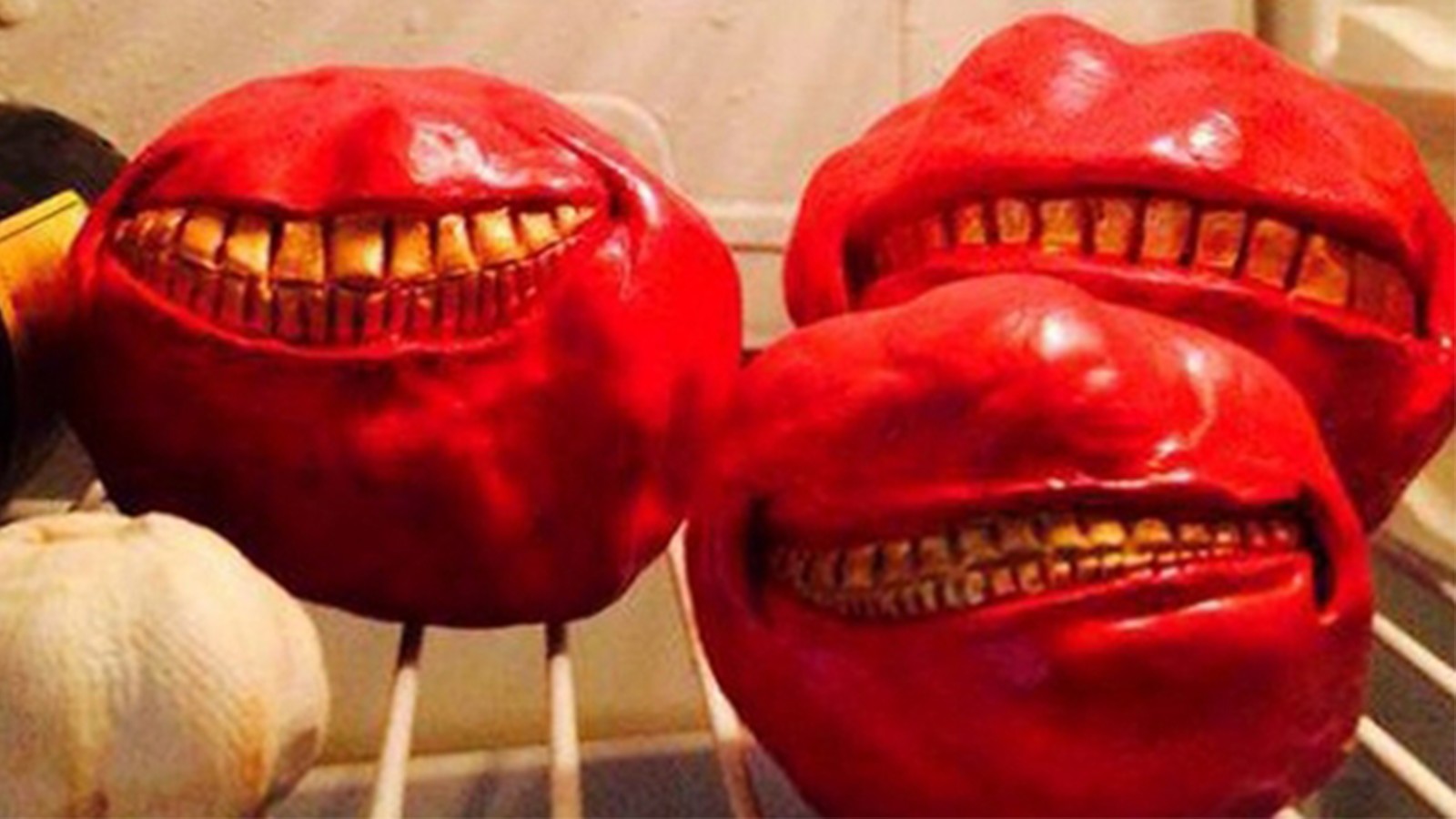 Hormonlu Domatesler sahiplerini buldu: Kimler kimler fobi üretiyor! | Kaos GL - LGBTİ+ Haber Portalı Haber