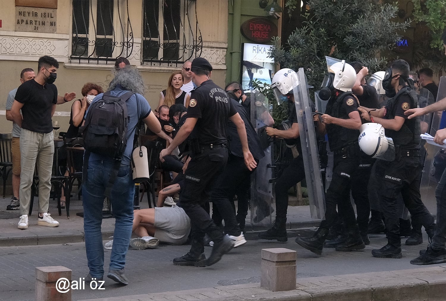 2021-istanbul-onur-haftasi-bilancosu-polis-saldirisi-yetmedi-6-ayri-dava-acildi-5