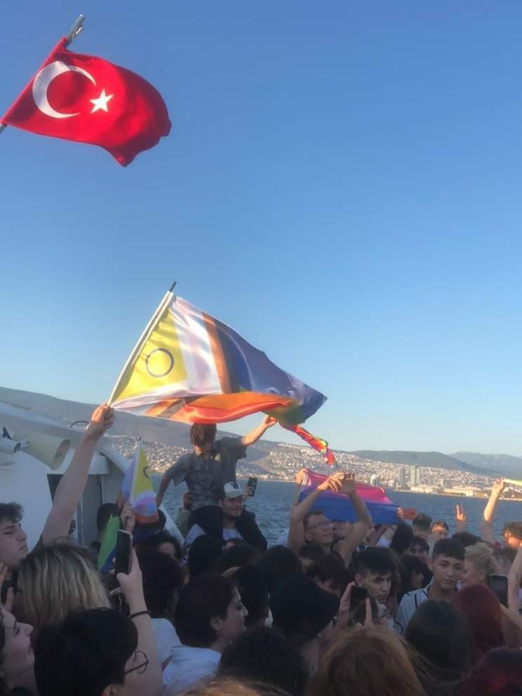 alsancak-tan-sonra-bostanli-da-onur-yuruyusu-2