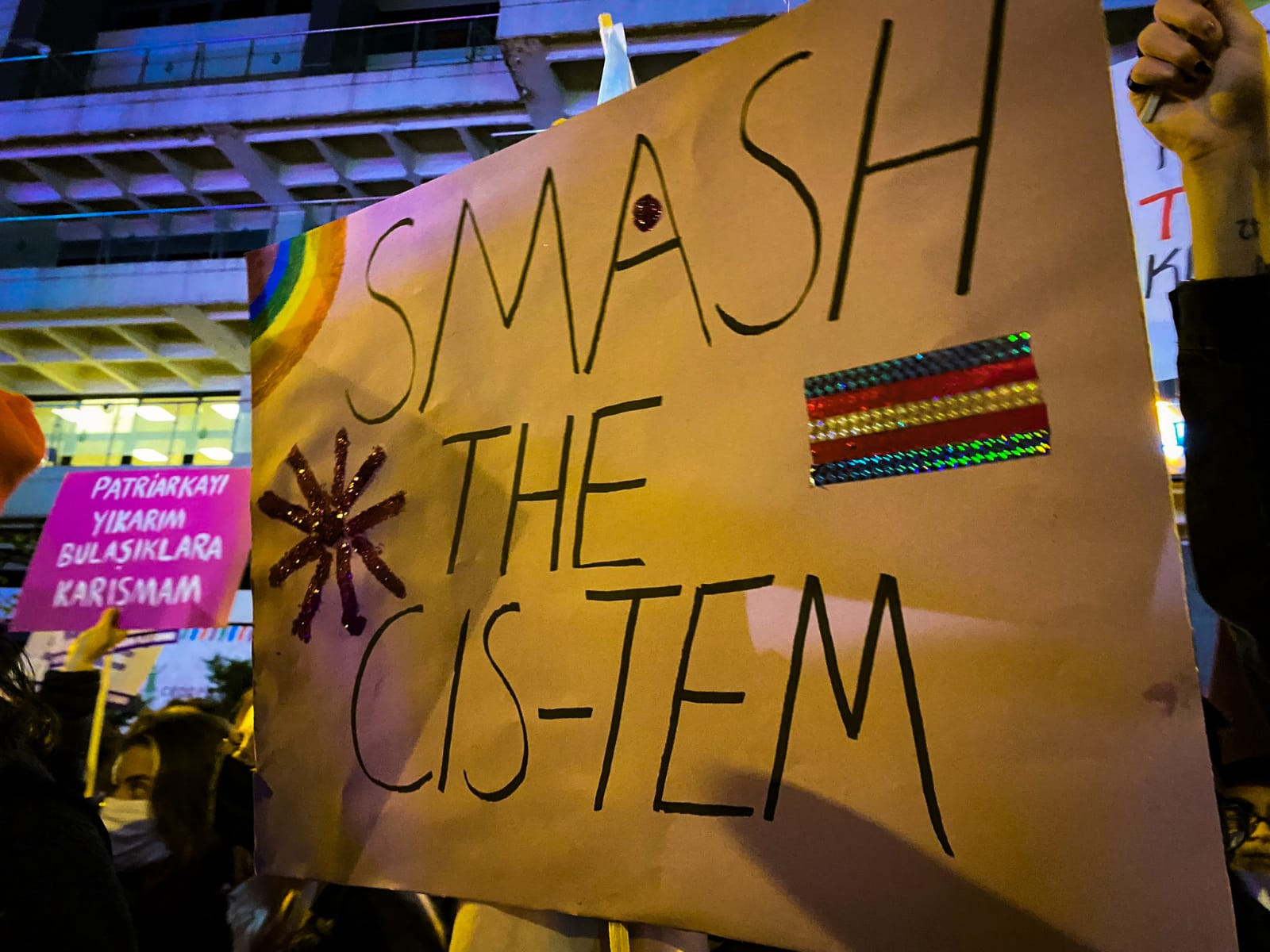 ankara-da-25-kasim-lgbti-larin-sesi-sloganlari-alanda-1