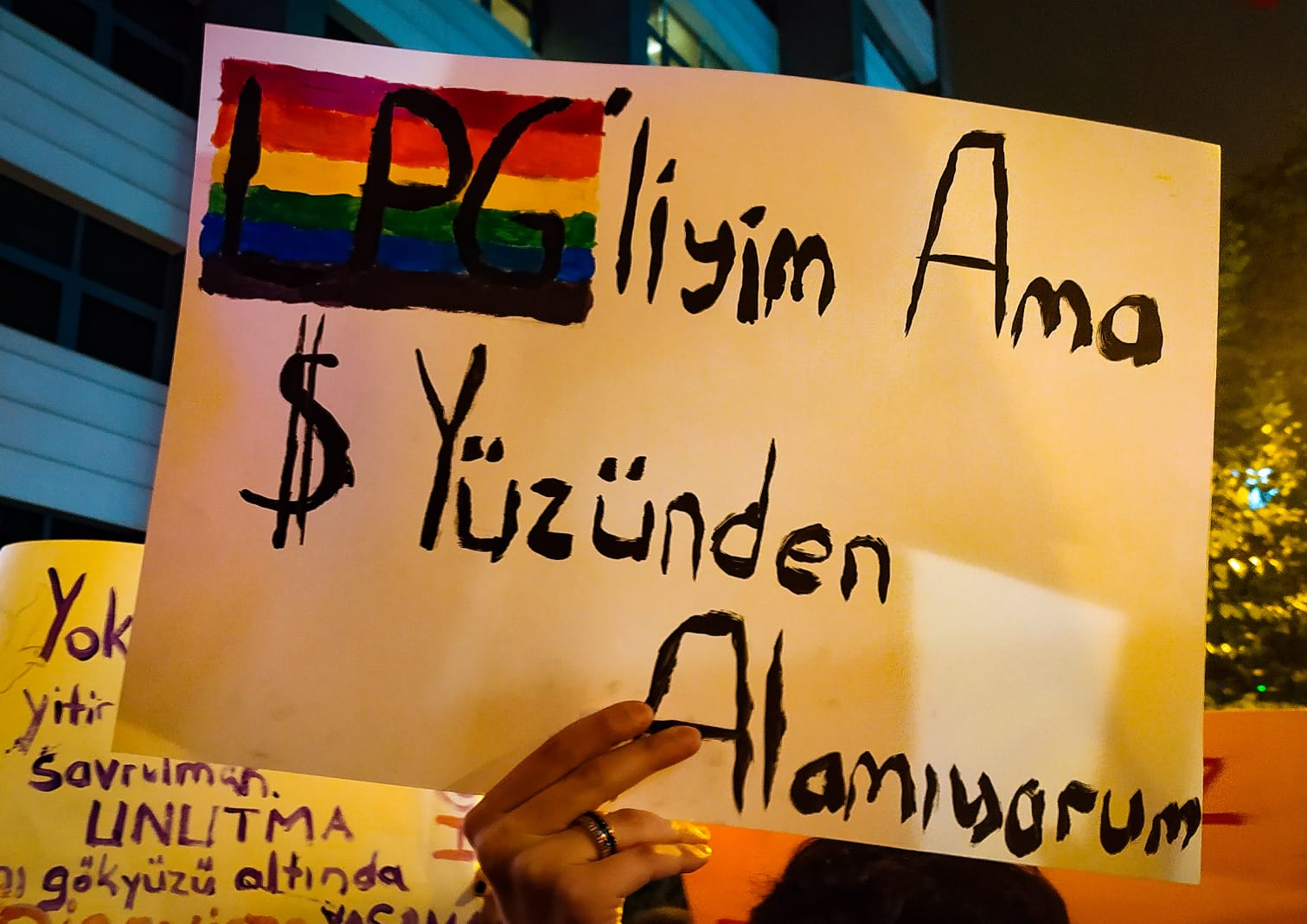 ankara-da-25-kasim-lgbti-larin-sesi-sloganlari-alanda-11