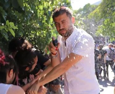 ankara-onur-yuruyusu-nden-polis-siddeti-goruntuleri-4 ankara-onur-yuruyusu-nden-polis-siddeti-goruntuleri-4