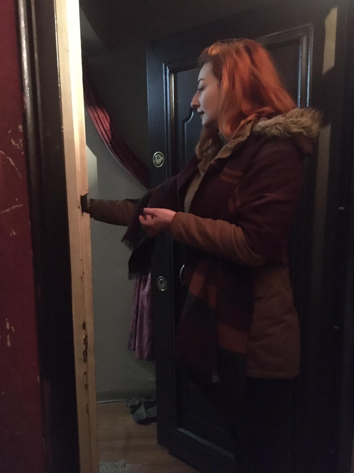 arkadaslari-ve-genc-lgbti-hande-seker-icin-corba-dagitti-3