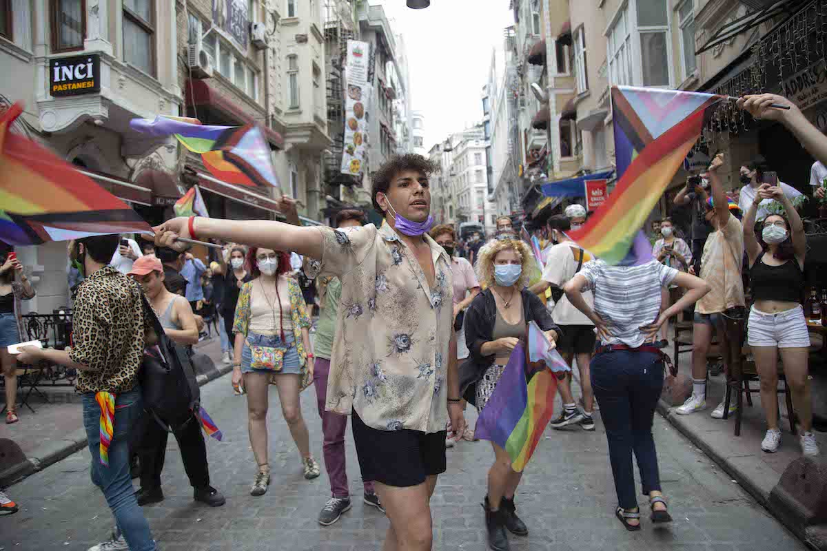 ates-alpar-in-objektifinden-lgbti-onur-yuruyusu-1