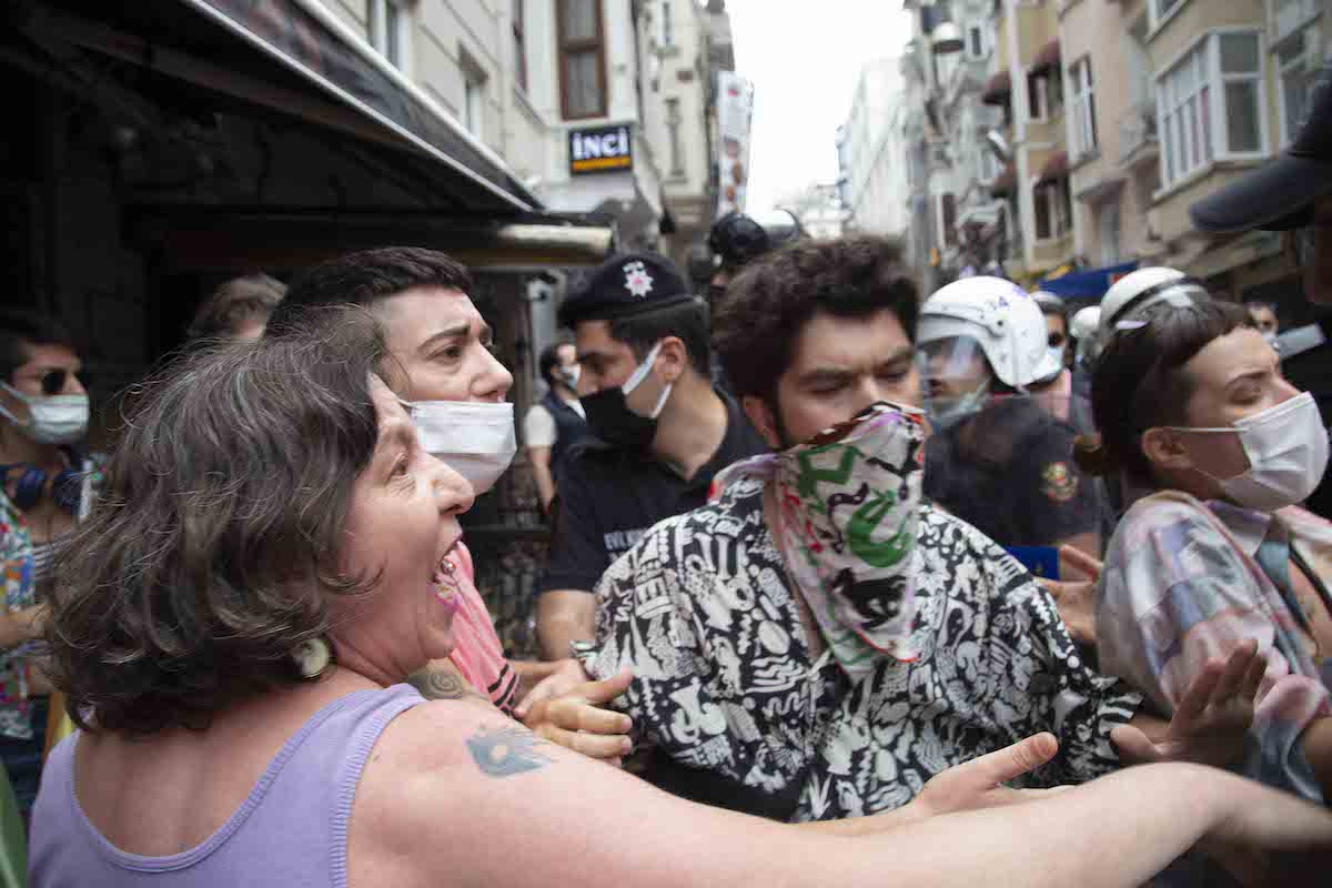 ates-alpar-in-objektifinden-lgbti-onur-yuruyusu-3