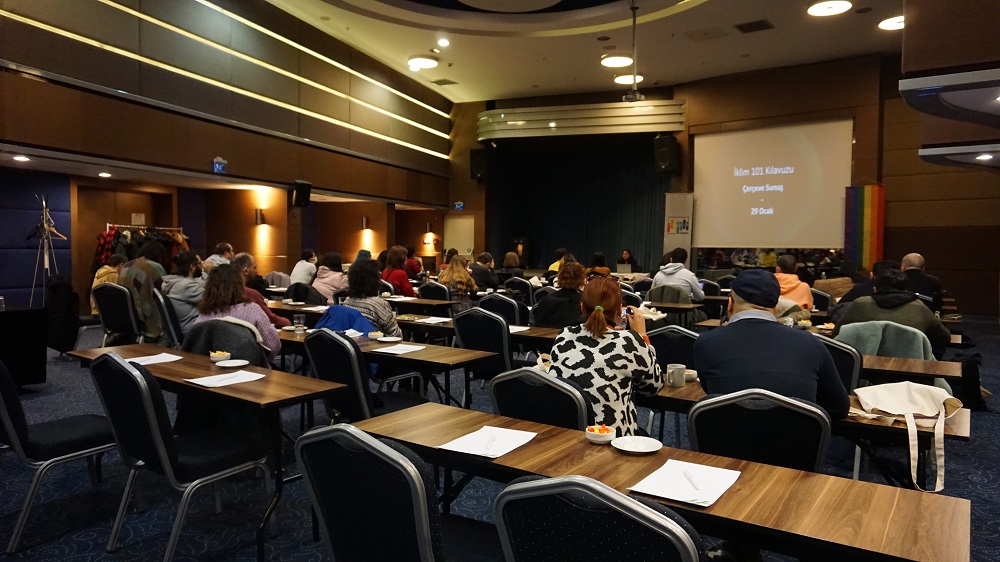 ayrimcilik-lgbti-lari-iklim-degisikliginin-etkilerine-karsi-daha-savunmasiz-hale-getirir-2