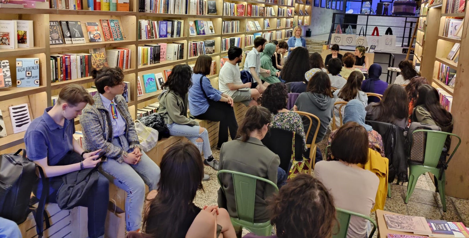 biyolojik-cinsiyeti-dogal-ve-sabit-olarak-tanimlamak-acilan-yariga-trans-varoluslari-dusuruyor-1