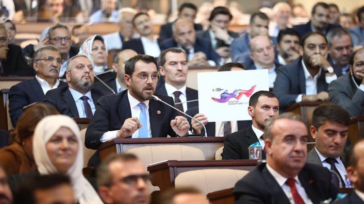 bu-renkler-konusundaki-israr-nedir-2