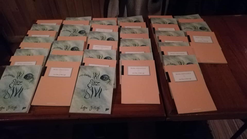 bugra-giritlioglu-kitaplarini-imzaladi-2 bugra-giritlioglu-kitaplarini-imzaladi-2