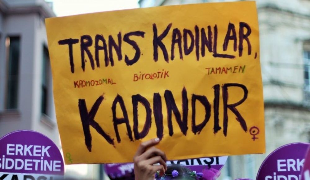 defne-guzel-biz-translar-herkesin-hayatinda-bir-bicimde-variz-1 defne-guzel-biz-translar-herkesin-hayatinda-bir-bicimde-variz-1