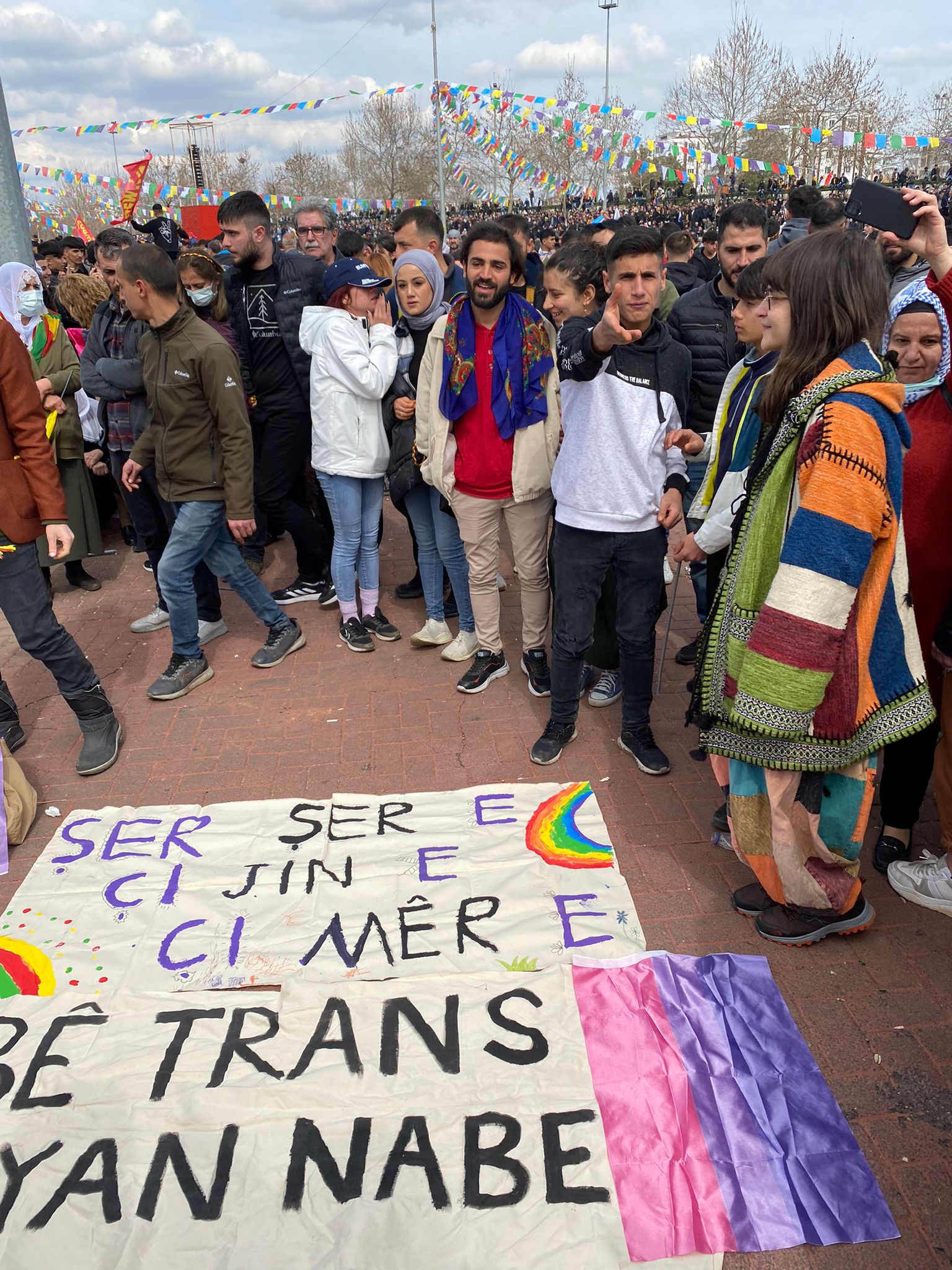 diyarbakir-istanbul-ve-izmir-newrozlarinda-lgbti-larin-onuruna-saldirilar-3