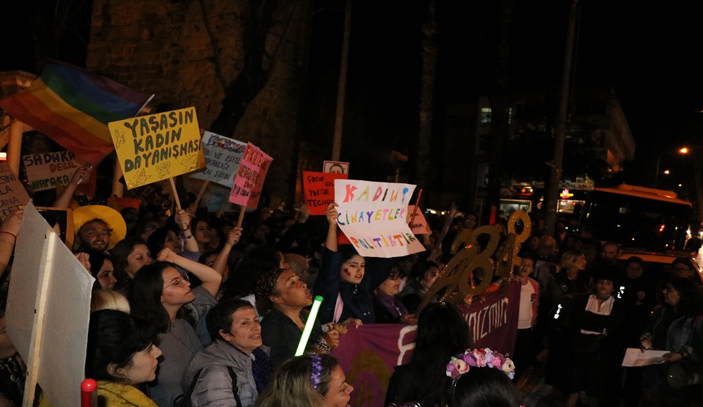 ekrem-berk-bilginer-in-objektifinden-antalya-feminist-gece-yuruyusu-1