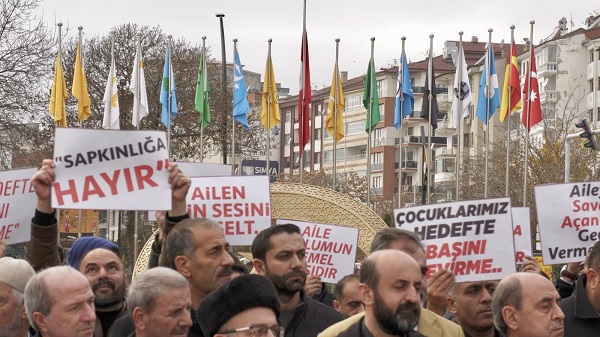 elazig-cumhuriyet-meydani-nda-lgbti-dusmani-miting-1