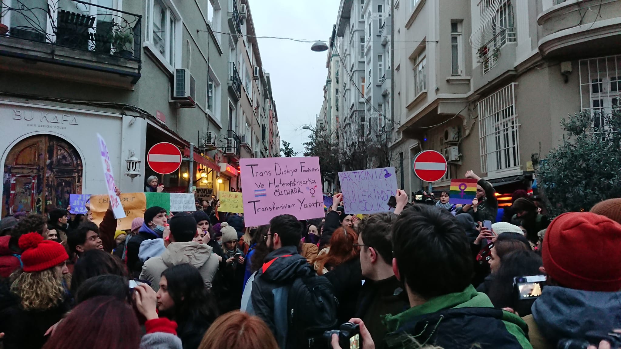 feminist-isyan-taksim-in-her-sokagindan-siraselviler-e-akiyor-3