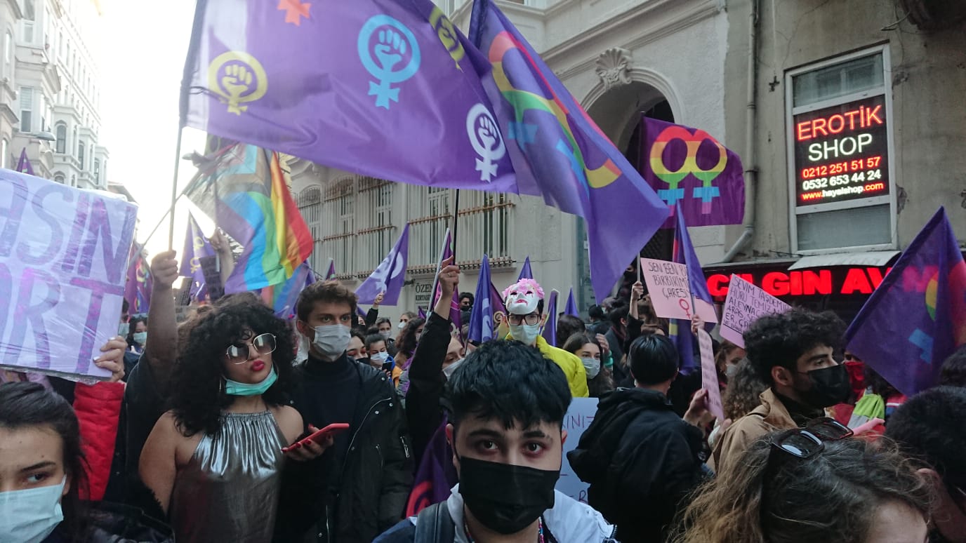 fotograflarla-19-istanbul-feminist-gece-yuruyusu-13 fotograflarla-19-istanbul-feminist-gece-yuruyusu-13