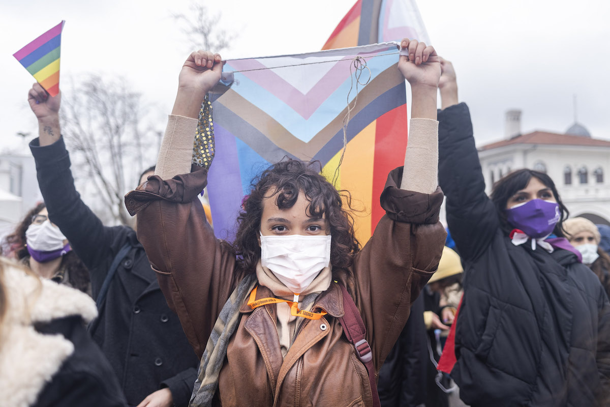 gozaltina-alinan-foto-muhabir-sener-yilmaz-aslan-in-objektifinden-buyuk-kadin-bulusmasi-5