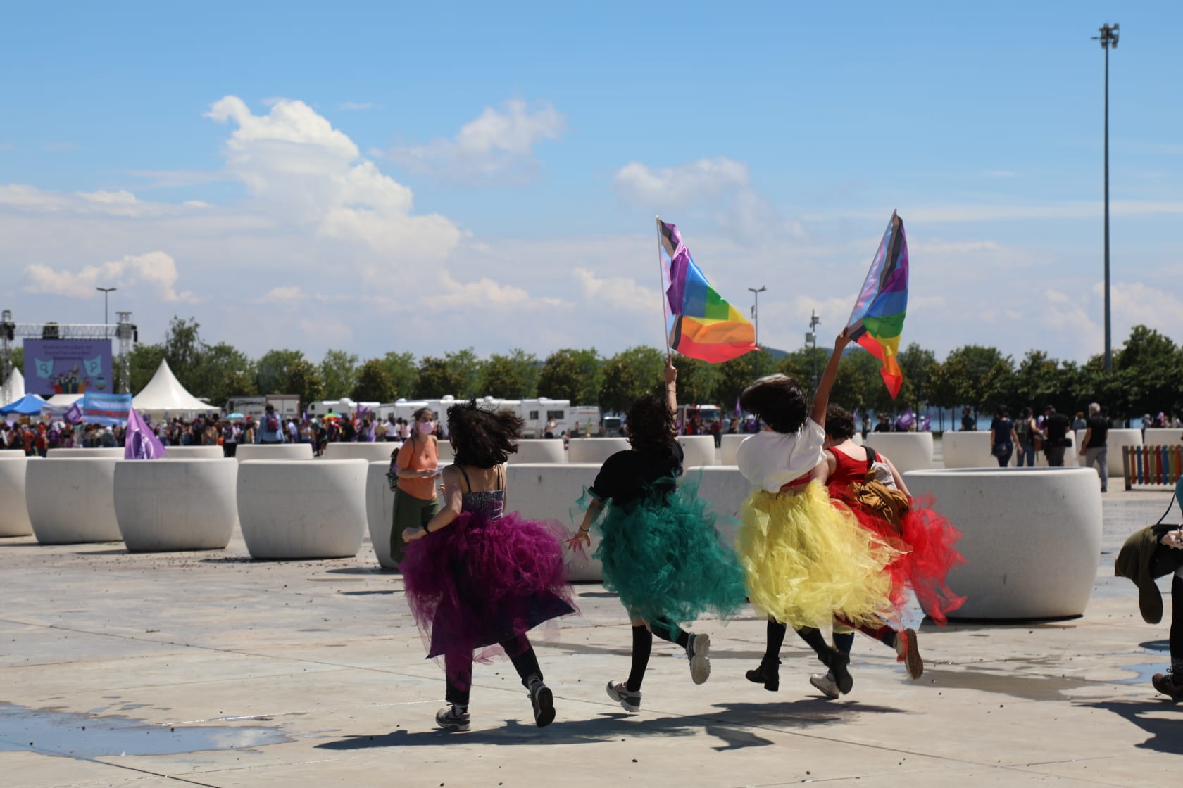 istanbul-sozlesmesi-nden-vazgecmiyoruz-mitingi-lezbiyen-mezbiyen-var-oyle-bir-sey-1