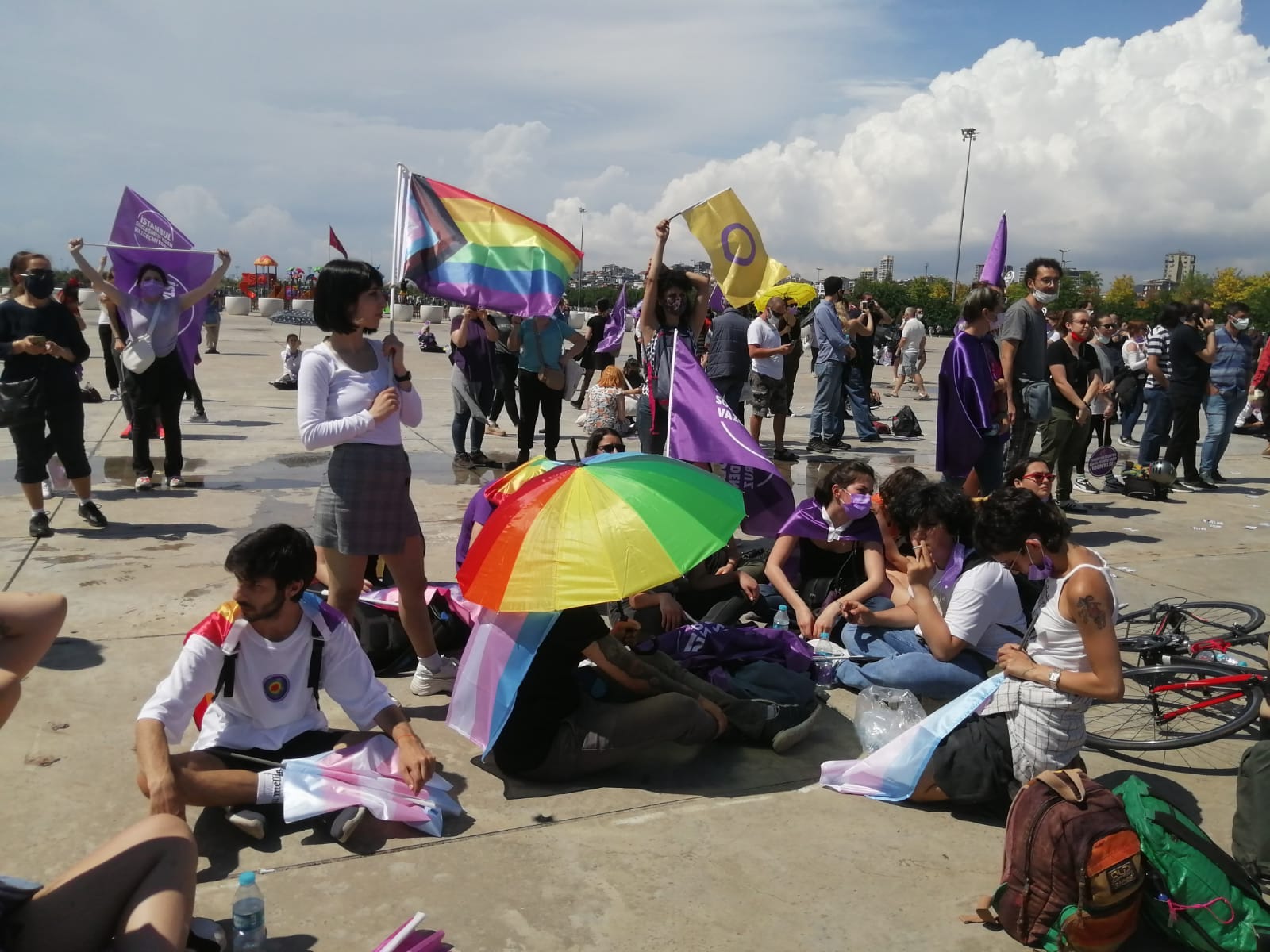 istanbul-sozlesmesi-nden-vazgecmiyoruz-mitingi-lezbiyen-mezbiyen-var-oyle-bir-sey-3