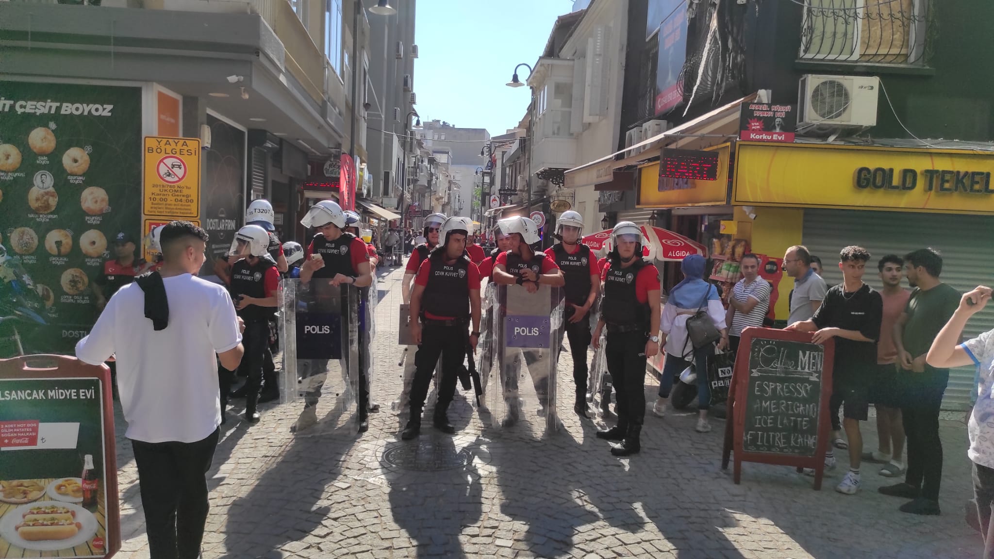 izmir-10-lgbti-onur-yuruyusu-basladi-2