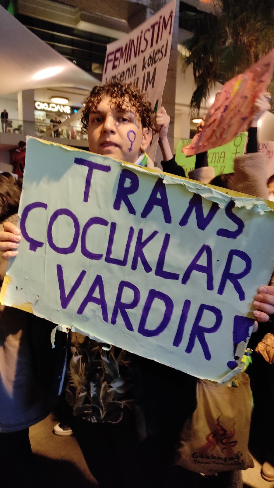 izmir-de-barikata-yikik-diyorlar-feminist-gece-yuruyusu-1