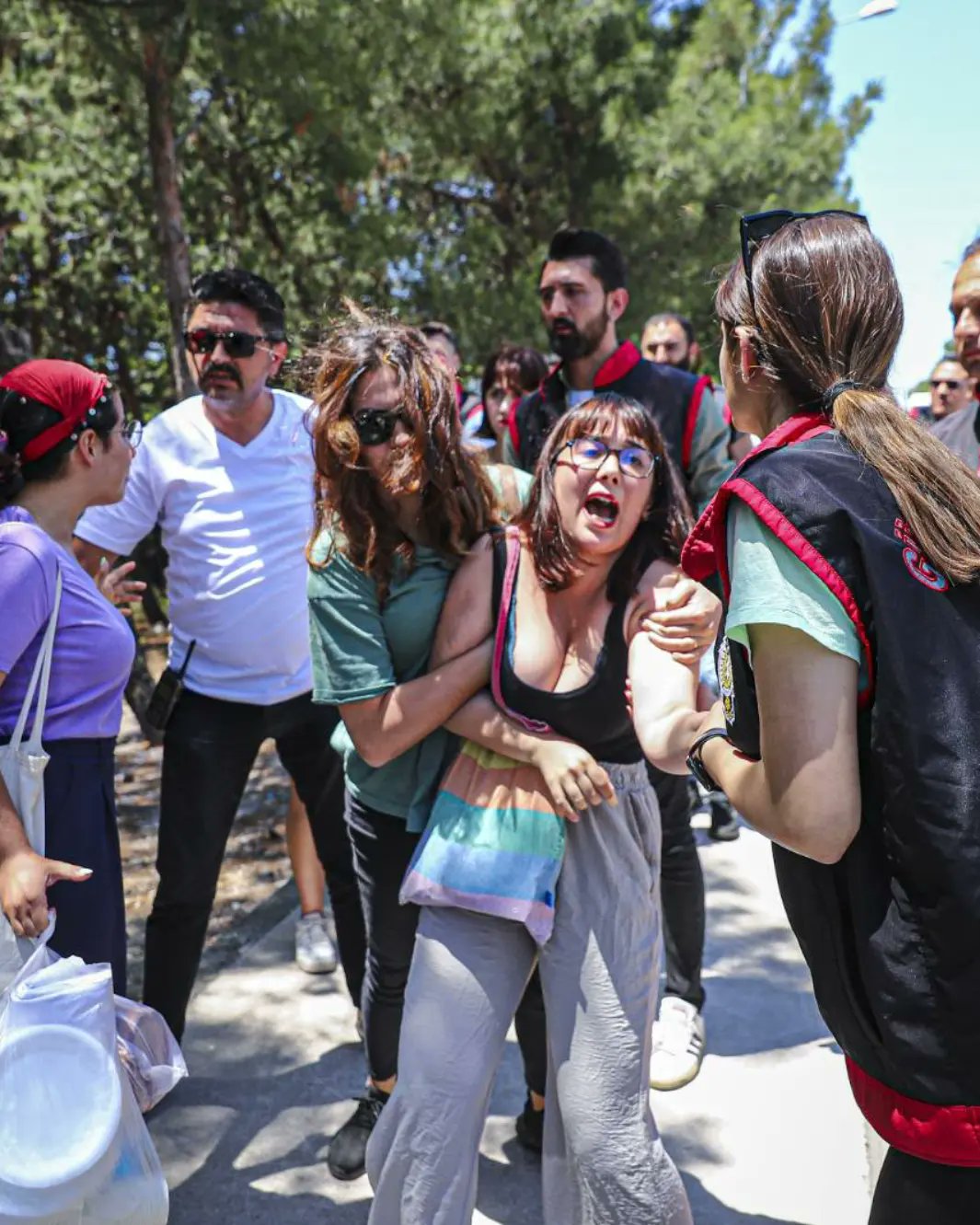 izmir-polisi-onur-piknigi-avinda-1