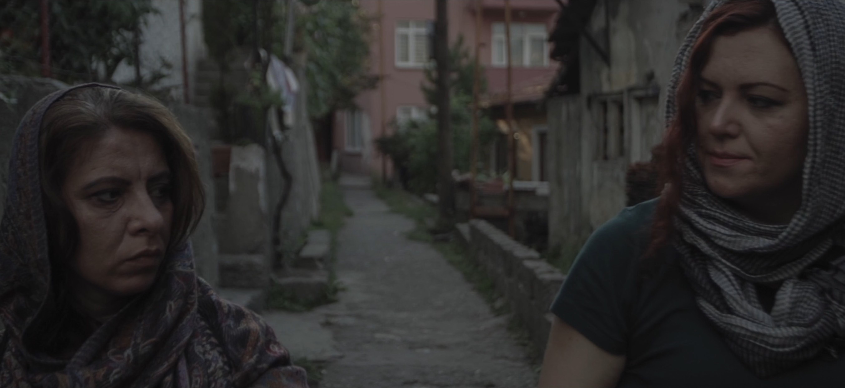 kadin-kadina-askin-ve-gocun-hikayesi-iz-1