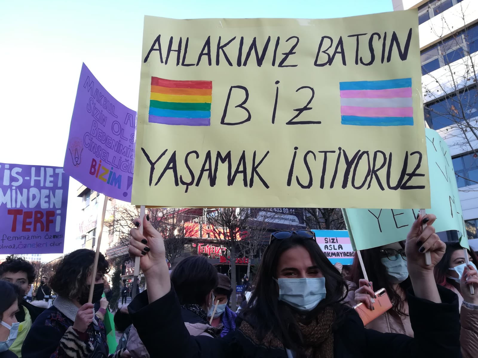 kaosgl-org-objektifinden-dort-bir-yanda-8-mart-itaat-etmiyoruz-alisin-gitmiyoruz-5