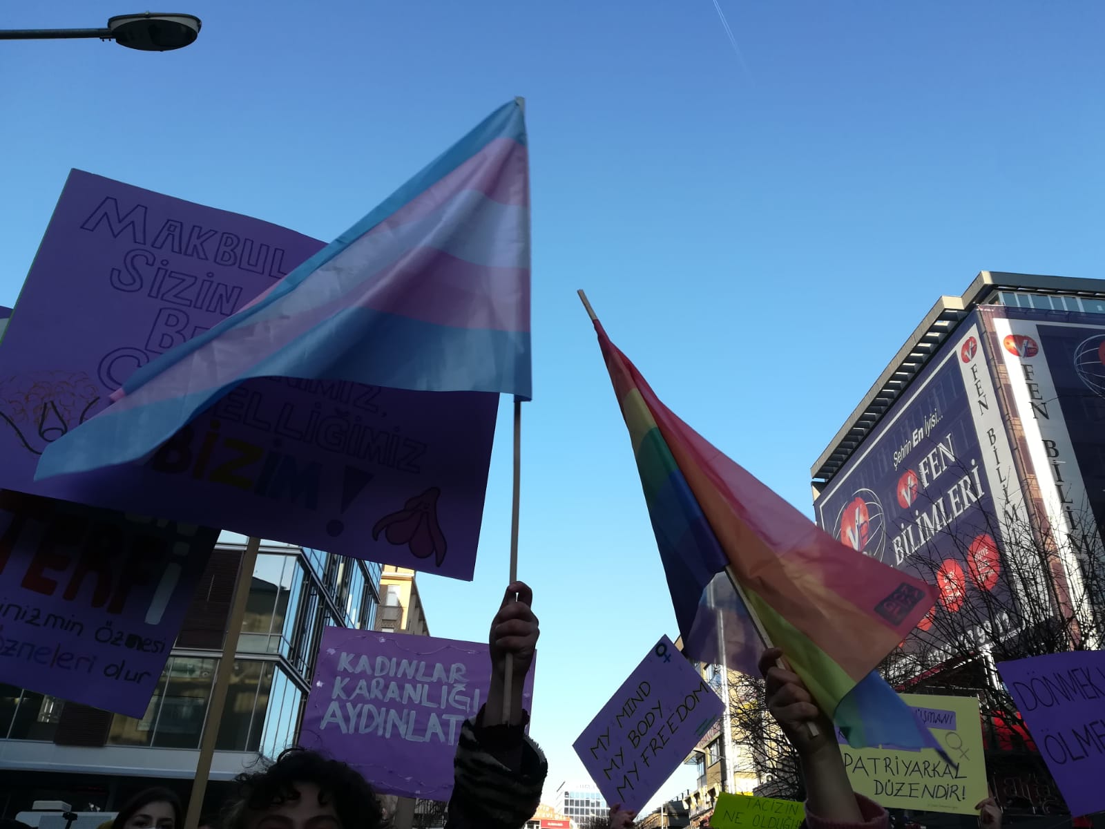 kaosgl-org-objektifinden-dort-bir-yanda-8-mart-itaat-etmiyoruz-alisin-gitmiyoruz-7