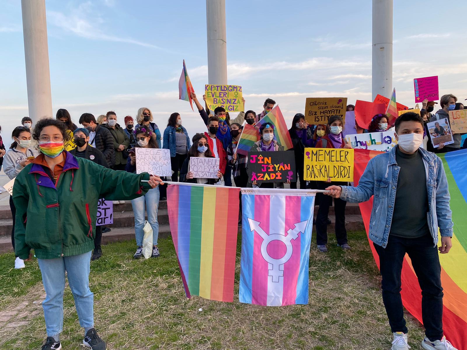 kaosgl-org-objektifinden-dort-bir-yanda-8-mart-itaat-etmiyoruz-alisin-gitmiyoruz-9
