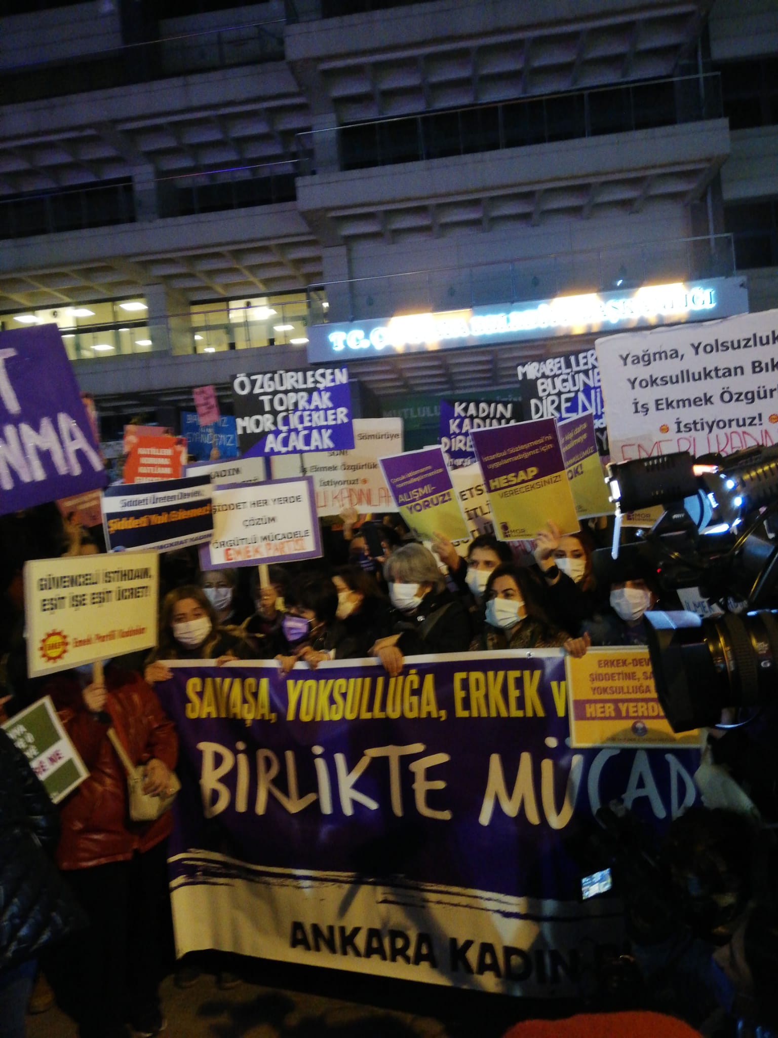 katledilen-tum-kadin-ve-lgbti-larin-isyaniyla-sokaklardayiz-4