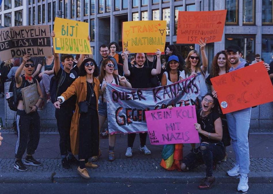 koronavirus-nedeniyle-evde-vakit-gecirirken-okumalik-5-soylesi-queer-goc-2