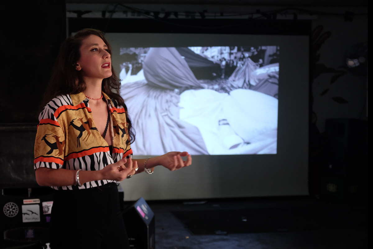 koronavirus-nedeniyle-evde-vakit-gecirirken-okumalik-5-soylesi-queer-goc-5