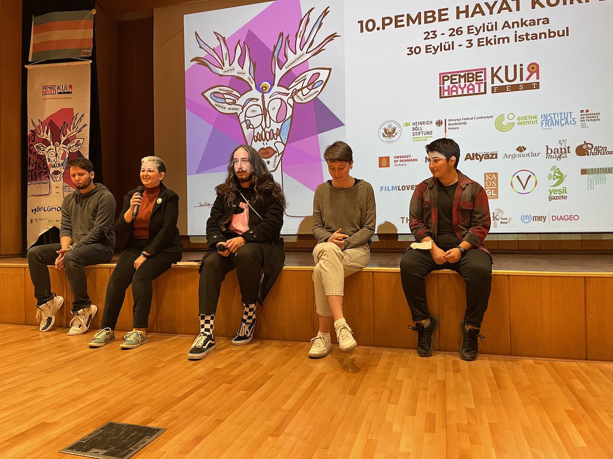 kuirfest-evine-soyle-boyle-cizgilerle-veda-etti-istikamet-istanbul-1 kuirfest-evine-soyle-boyle-cizgilerle-veda-etti-istikamet-istanbul-1