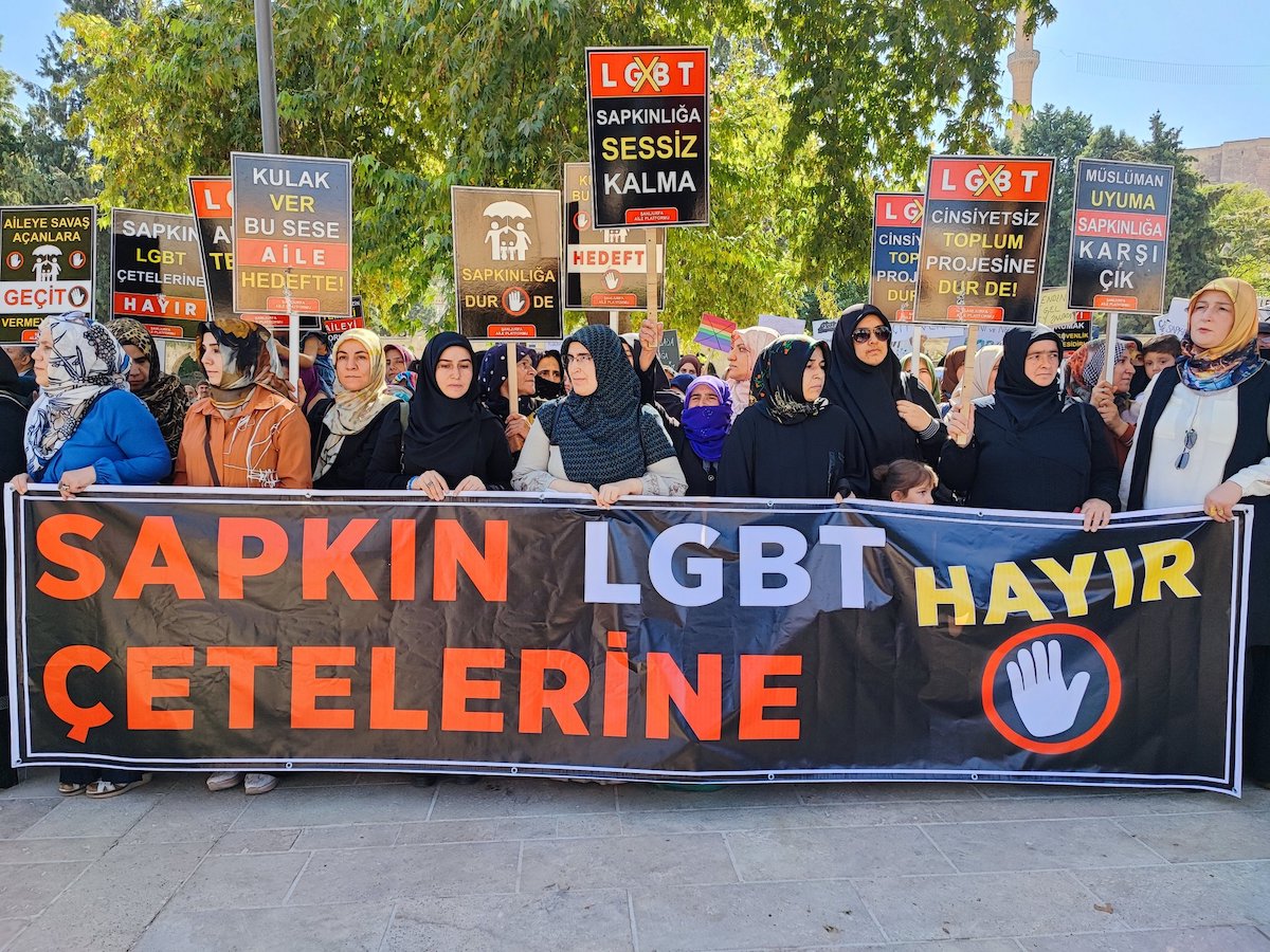 lgbti-karsiti-nefret-sirasi-urfa-daydi-1