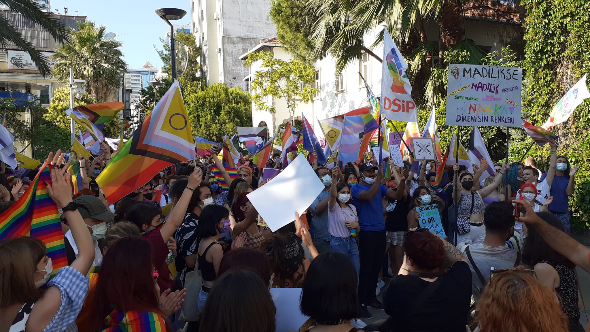 lgbti-lar-izmir-den-seslendi-lubunyalar-susmayacak-3