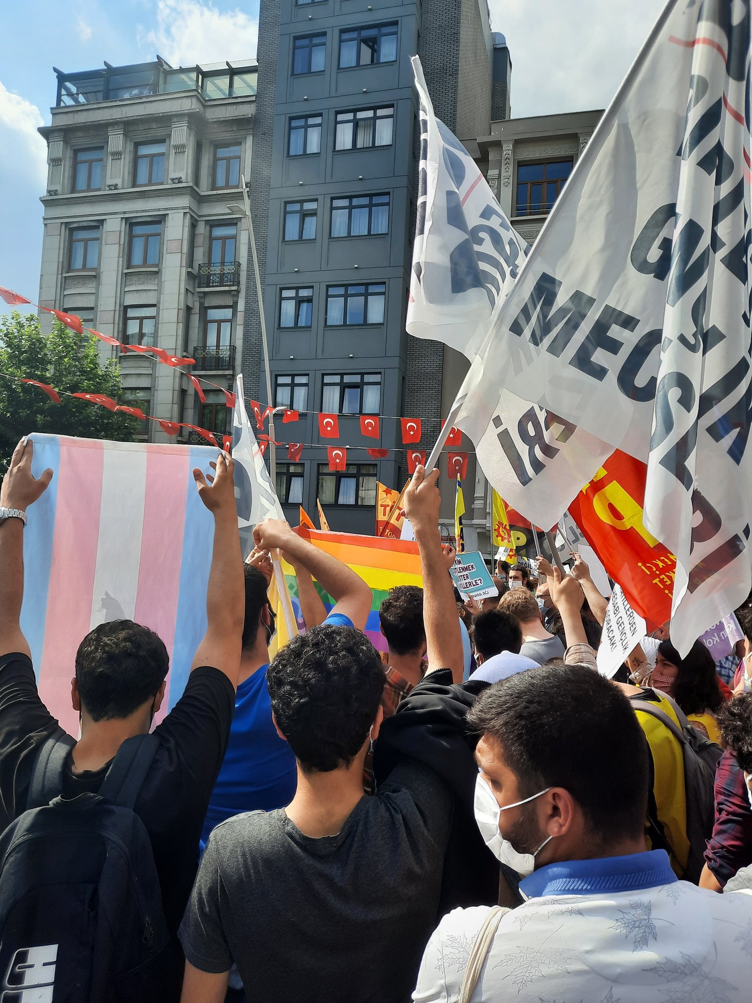 lgbti-orgutlerinden-hdp-ye-irkci-nefret-saldirisina-karsi-dayanisma-aciklamalari-1