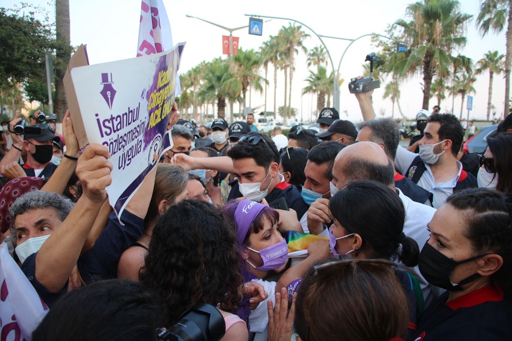 mersin-den-istanbul-sozlesmesi-eylemi-9