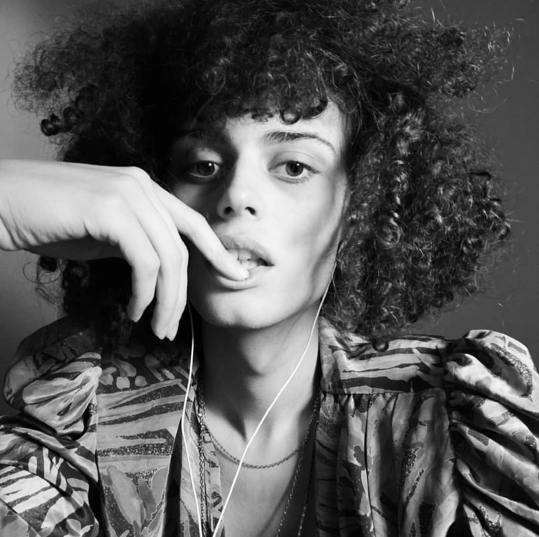 nora-senkal-paris-moda-haftasi-nda-podyumda-1 nora-senkal-paris-moda-haftasi-nda-podyumda-1