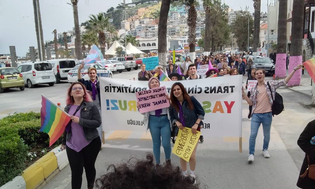 renkli-guvercin-8-mart-ta-1 renkli-guvercin-8-mart-ta-1