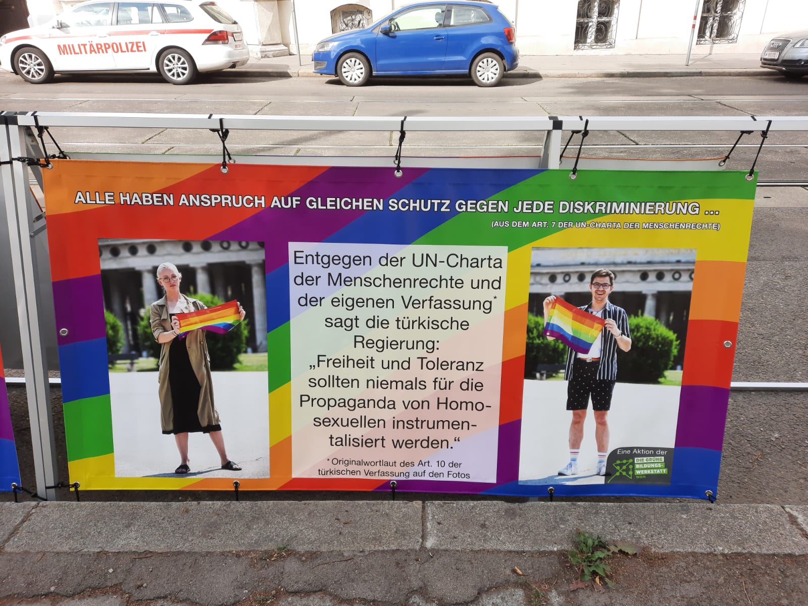 viyana-turkiye-baskonsoloslugu-onunde-lgbti-larla-dayanisma-eylemi-1