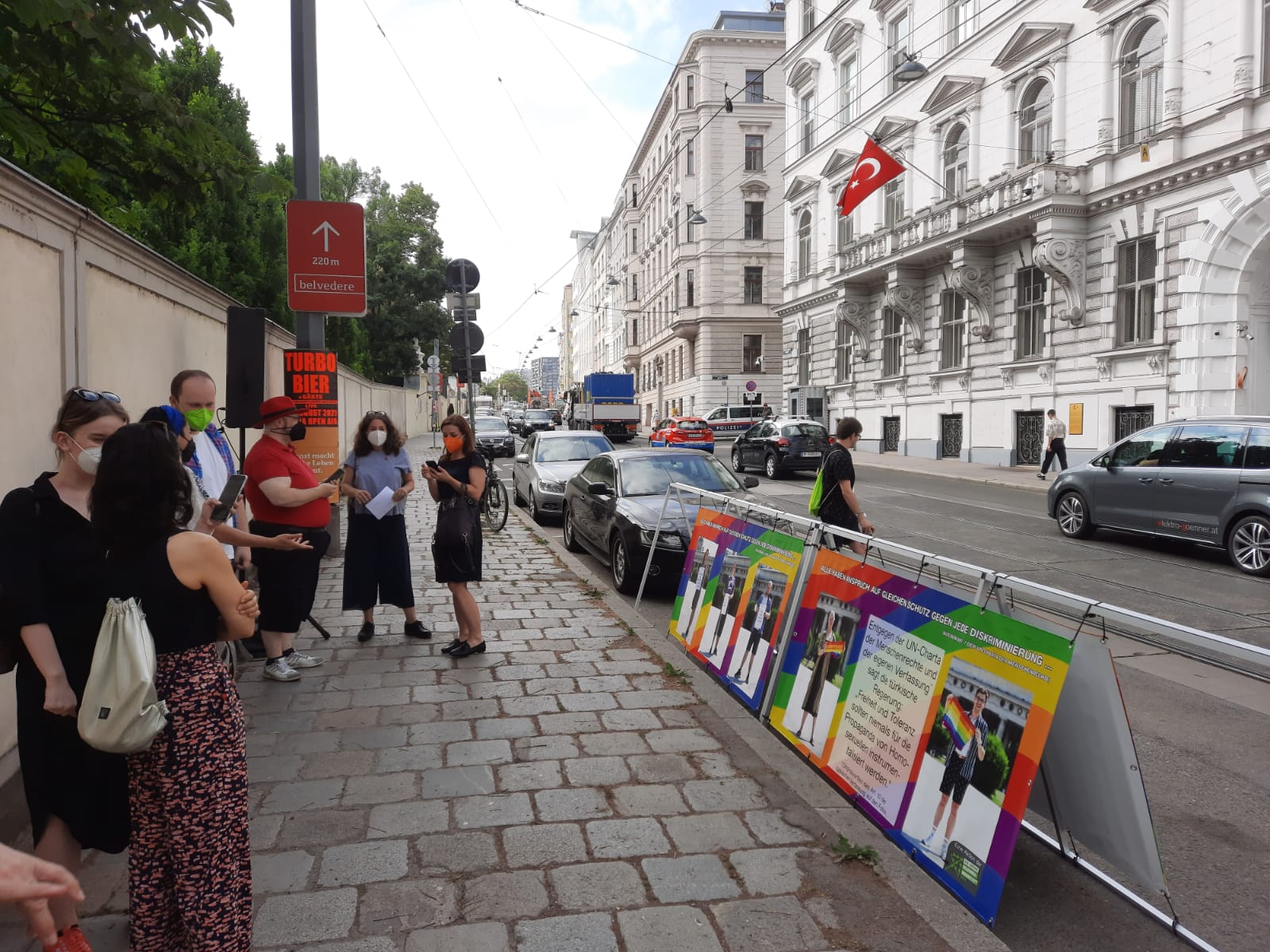 viyana-turkiye-baskonsoloslugu-onunde-lgbti-larla-dayanisma-eylemi-3